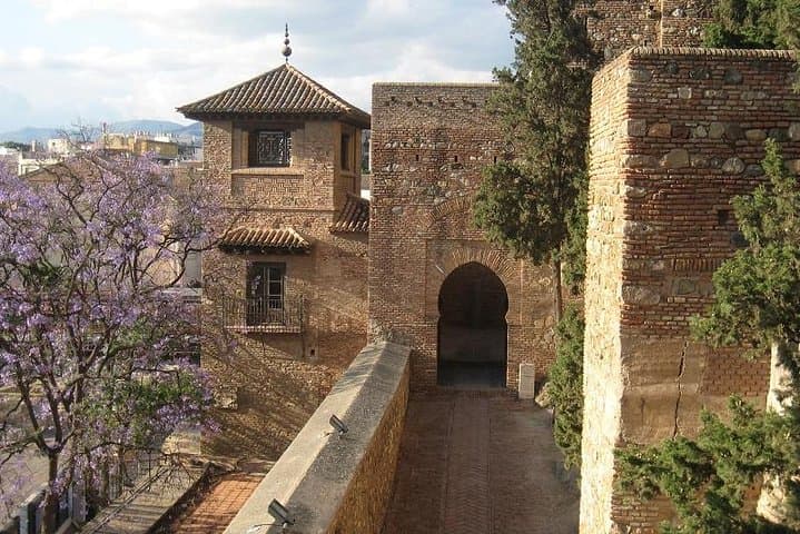 Skip the Line: Private Alcazaba & Gibralfaro with Nasrid Palaces