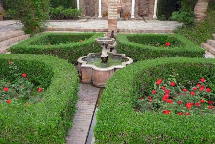Skip the Line: Private Alcazaba & Gibralfaro with Nasrid Palaces