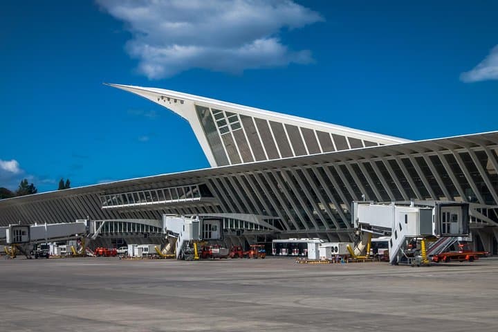 Bilbao Airport Private Arrival Transfer to Various Cities