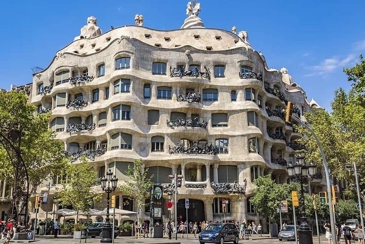 Barcelona Highlights Private Guided Tour