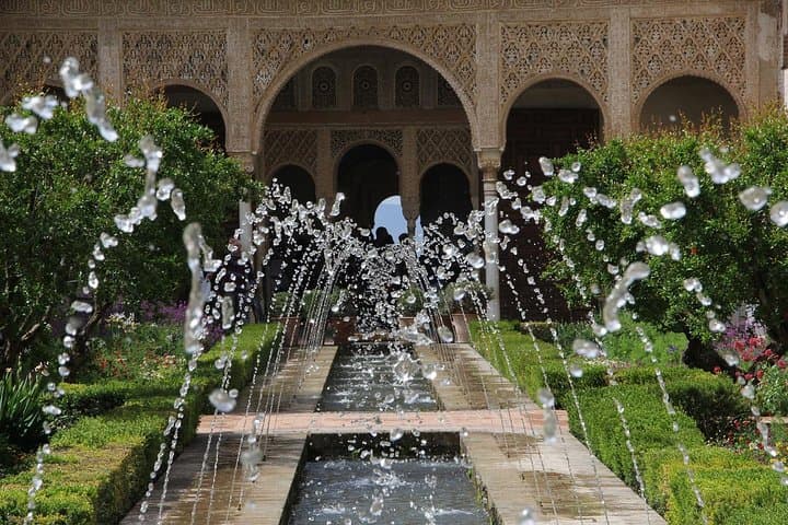 Group tour: the Alhambra of Granada
