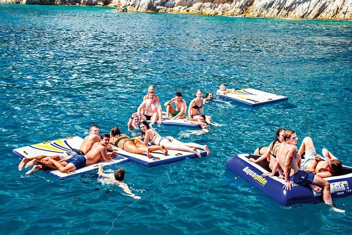 Catamaran ride -Costa Brava with barbecue and drinks. Familiar.