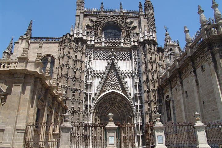 Group Seville Jewish Quarter and Cathedral