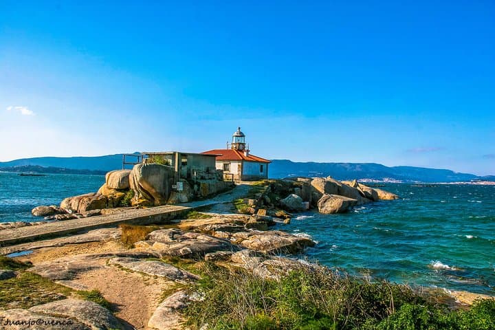 Rías Baixas Private Tour with Wine Tasing, Food, Mussels Boat and Pickup