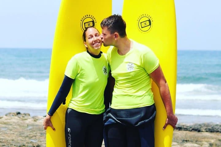 Nothing better than surf with your love! Private lessons for 2