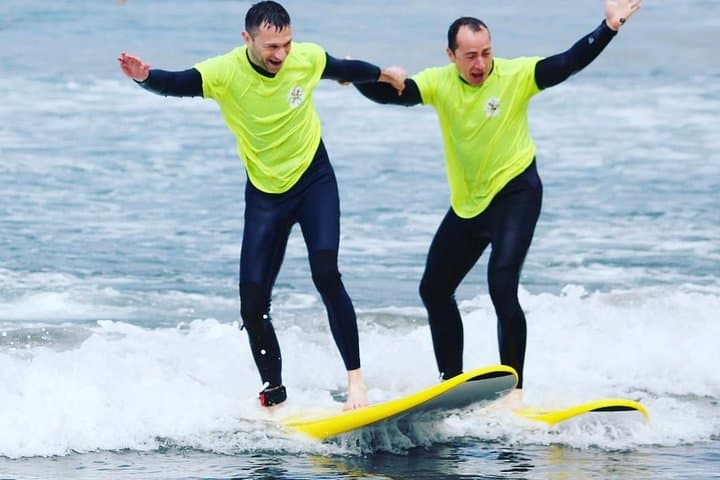 Surfing it's always better with friends