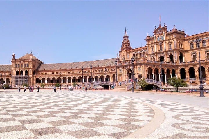Seville Quick Overview: Highlights Walking Tour with Local Guide