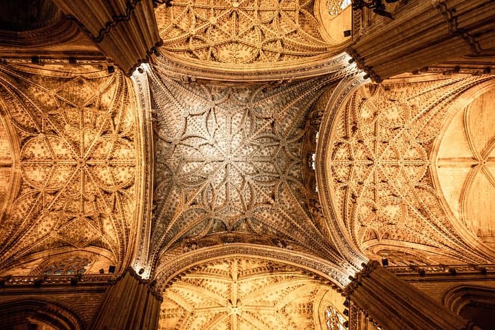 Seville Alcazar, Cathedral and Giralda Skip-The-Line Guided Tour