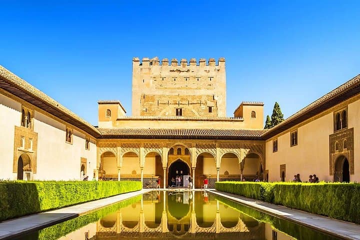 Alhambra and Historic Center : Generalife, Alcazaba and Gardens