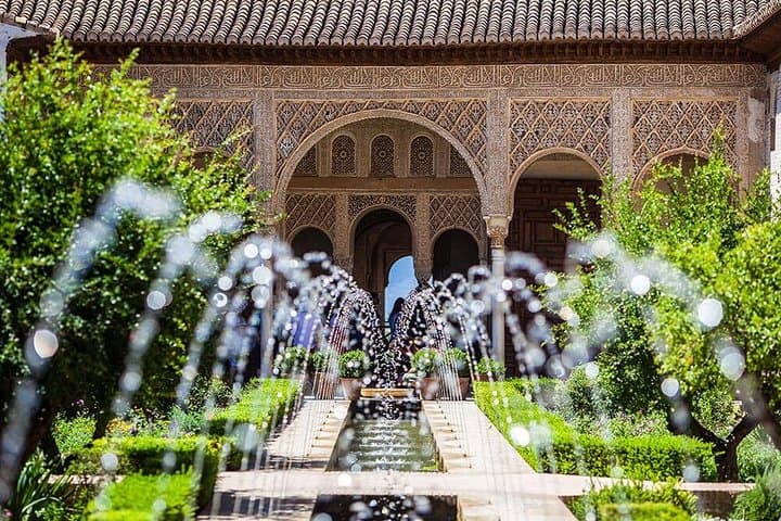 Alhambra and Historic Center : Generalife, Alcazaba and Gardens