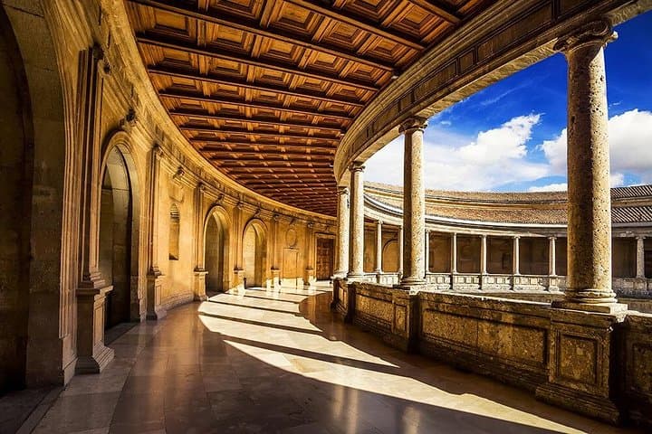Alhambra and Historic Center : Generalife, Alcazaba and Gardens