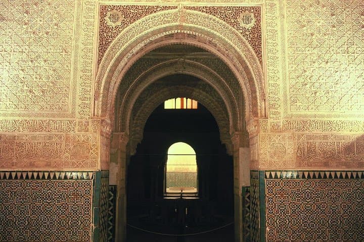 Alhambra: Night Visit to Nasrid Palaces