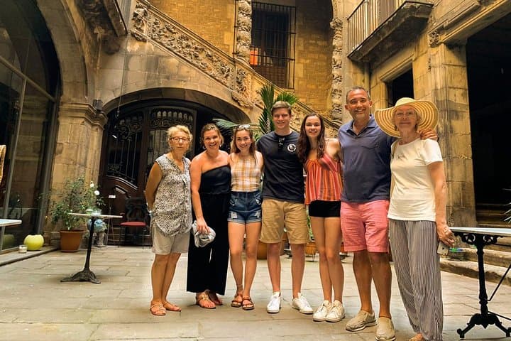 Barcelona Private Tour: Tapas & Wine Tasting with Flamenco Show