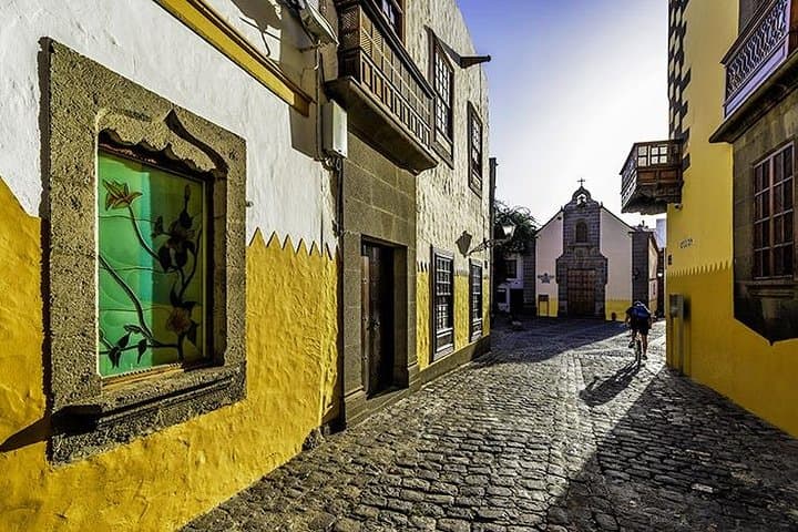 Discover Las Palmas city on your own