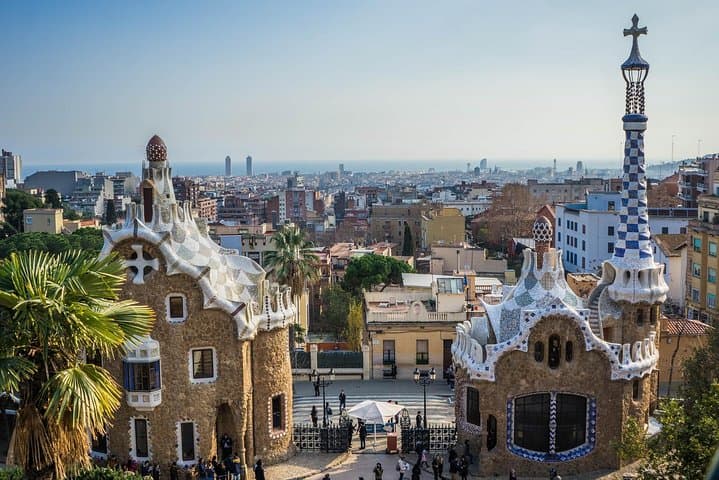 Private Contrast Barcelona Tour (4 Hours) - From Barcelona