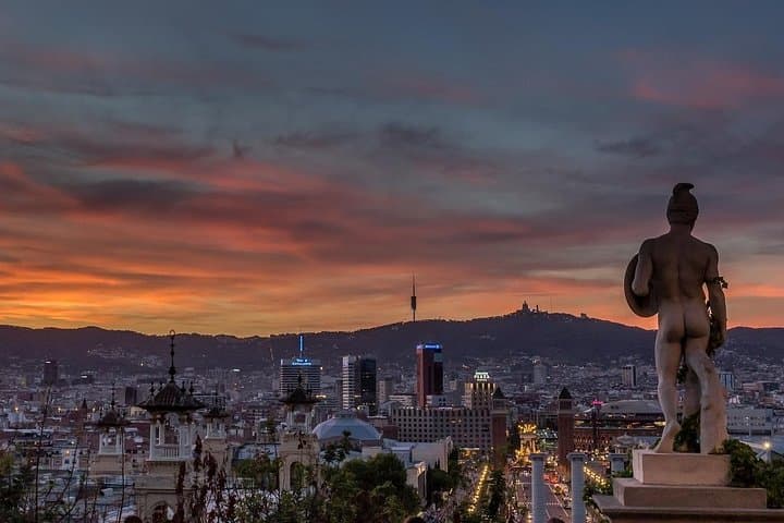 Private Contrast Barcelona Tour (4 Hours) - From Barcelona