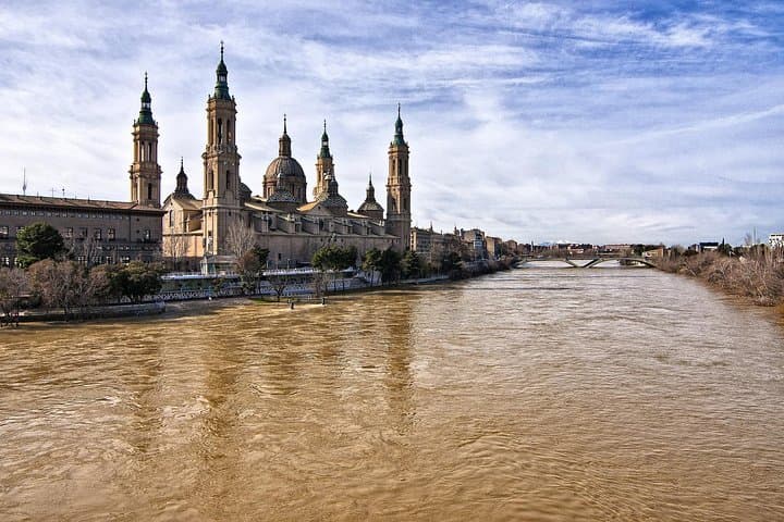 Private Customized Tour from Barcelona to Zaragoza with Guide and Transportation