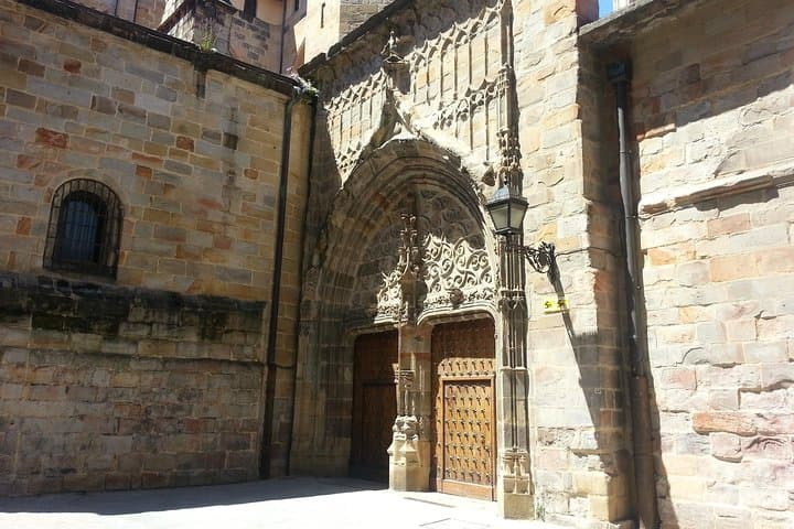 Angel Gate of the Cathedral of Santiago.
Old Town.