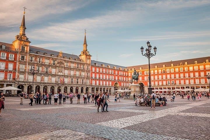Private 2-Hour Sightseeing Tour in Madrid