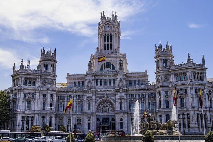 Private 2-Hour Sightseeing Tour in Madrid