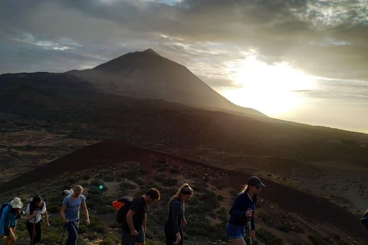 Medium difficulty hiking (7km approx.).