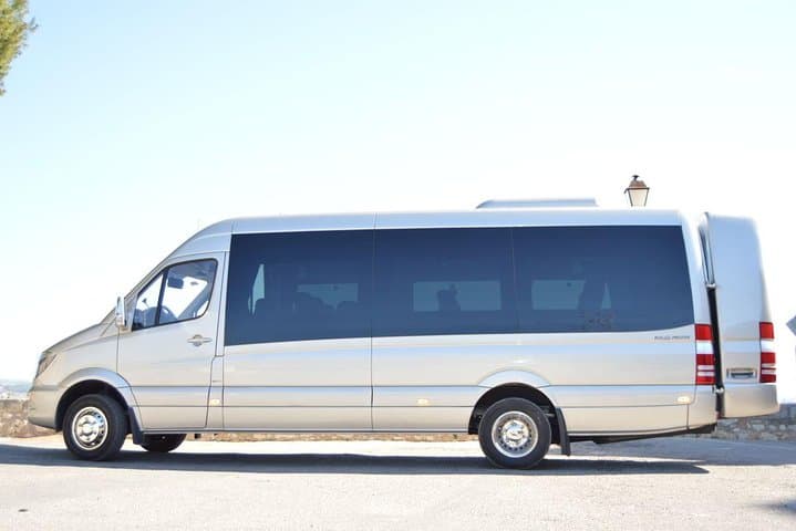 Private Meet & Greet Transfer from El Prat Airport to Barcelona