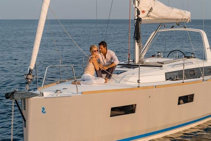 Private Tour: Romantic Sailing Tour from Barcelona