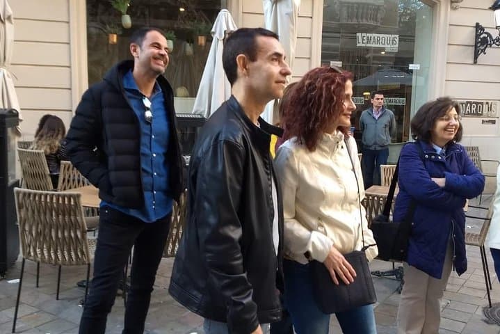 people ridendo per a battuta di guida italiano valencia
