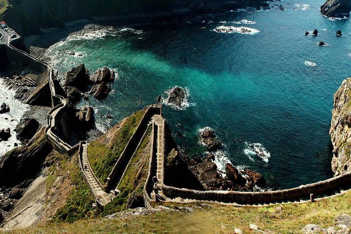 Private Dragonstone, Mundaka and Guernica tour from San Sebastian