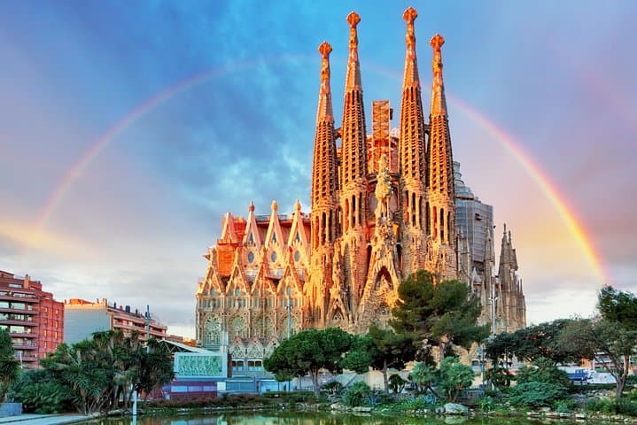 Sagrada Familia Priority Entry with Optional Towers Access