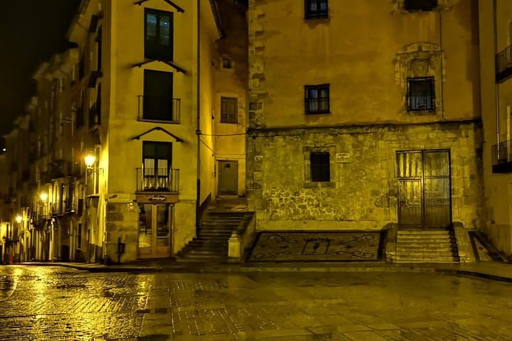 C / Alfonso VIII, anteplaza, place of the start of the visit.