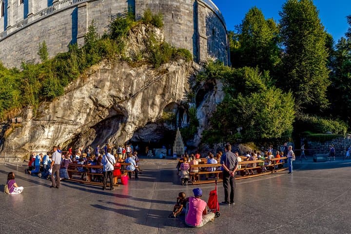 Visit to Lourdes Sanctuary from San Sebastian/Biarritz/Bayonne