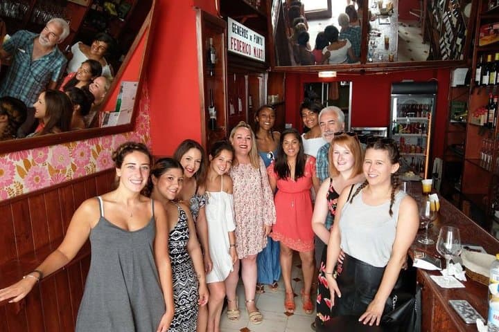 Private premium wine tasting with snacks in Valencia's old town