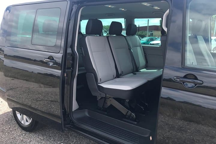 Roundtrip transfer by minivan from Seville to Granada