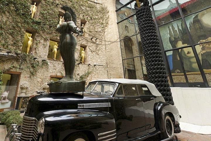 Private Dalí Museum & Gala Castle Tour + Authentic Local Lunch