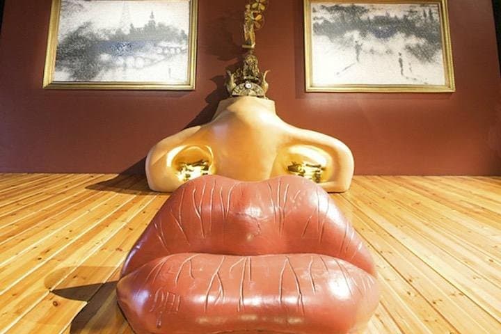 Private Dalí Museum & Gala Castle Tour + Authentic Local Lunch