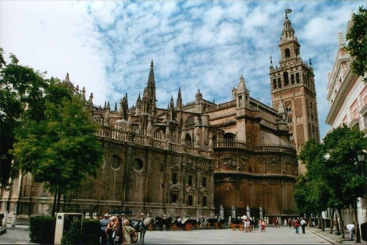 Alcazar, Cathedral and Giralda of Seville with entrance fee included