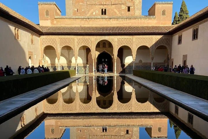 Alhambra Tour & ticket: Nasrid Palaces, Alcazaba & Generalife