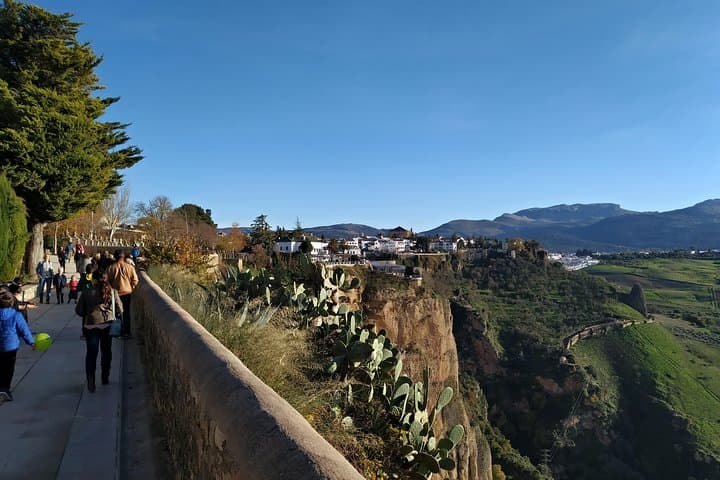 Alameda del Tajo in the afternoon