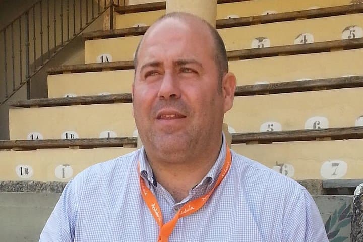 Alfedo Carrasco Official Guide