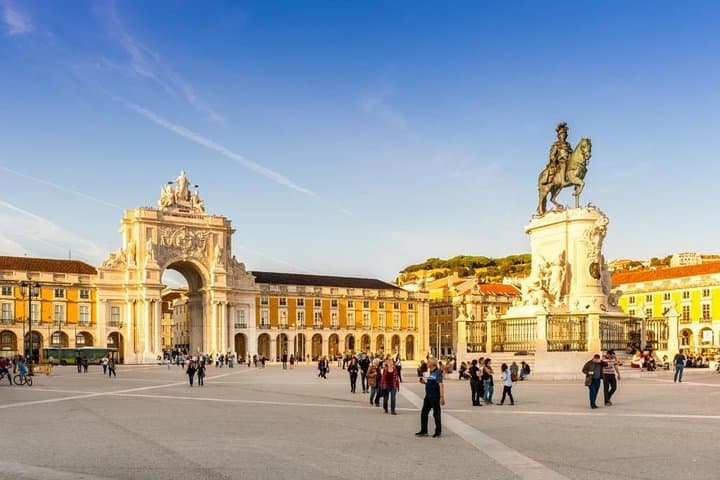 Seville Private transfer to Lisbon with Optional Evora stop