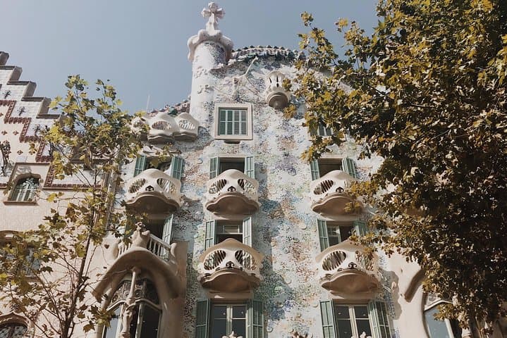 Private Casa Batlló & La Pedrera Tour with Chocolate Experience