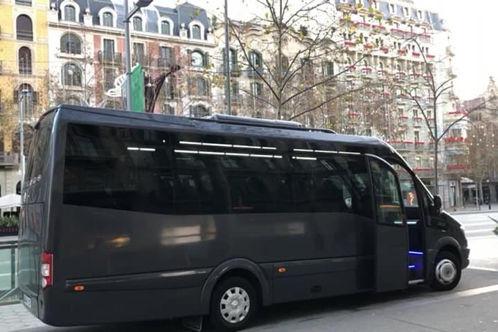Private Transfer from Barcelona city to Harbor up to 15 people