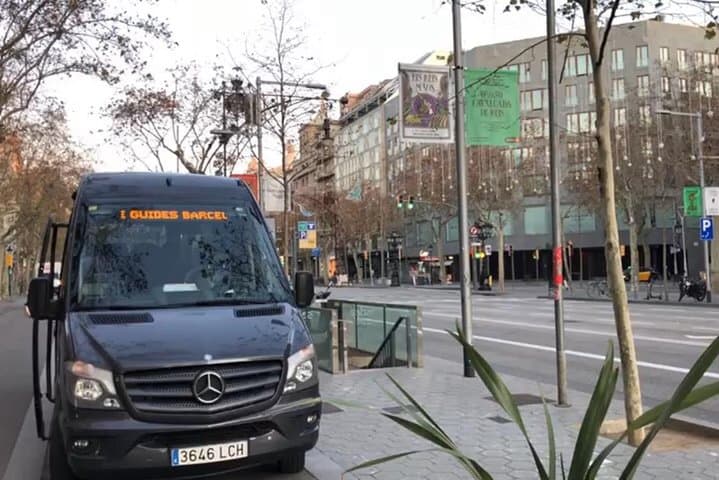 Private Transfer from Barcelona city to Harbor up to 15 people