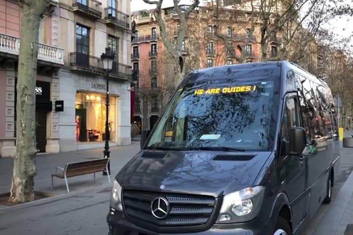 Private Transfer from Barcelona city to Harbor up to 15 people
