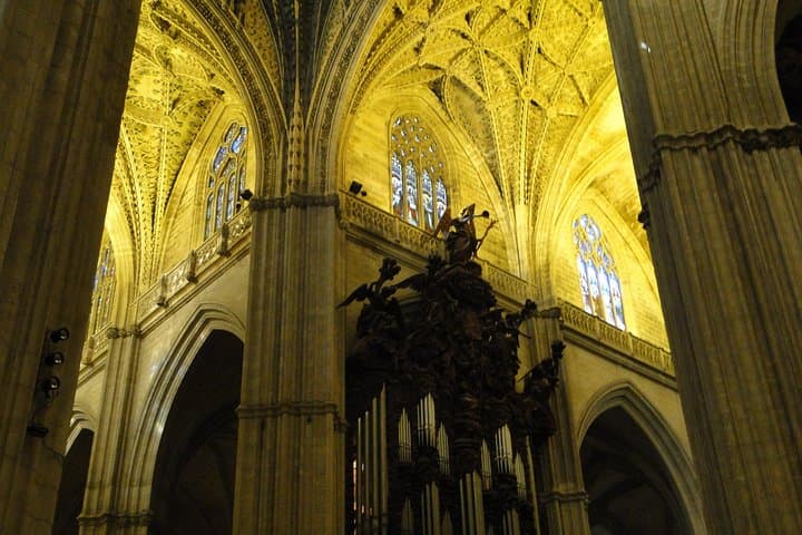 Alcazar, Cathedral & Giralda Small Group, Max. 9 Guests