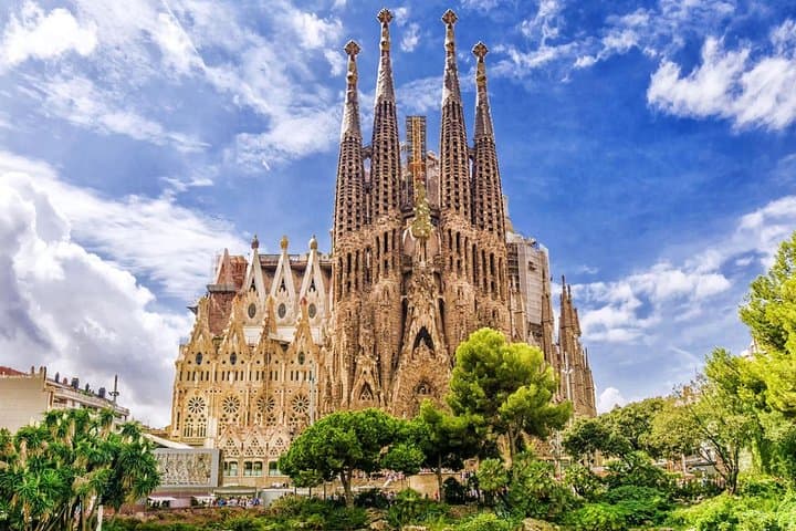 Sagrada Familia & Park Güell Optional: Small Group Tour