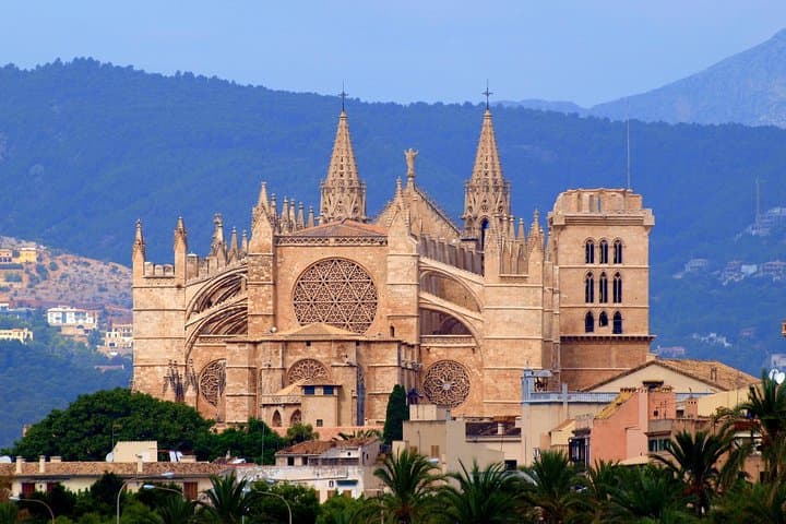 Palma old town tour with Wine & Tapas Tastings