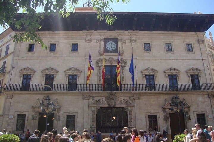 Palma old town tour with Wine & Tapas Tastings