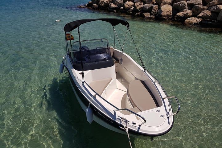 Boat rental without license - B450 'Theia' (4p) - Can Pastilla